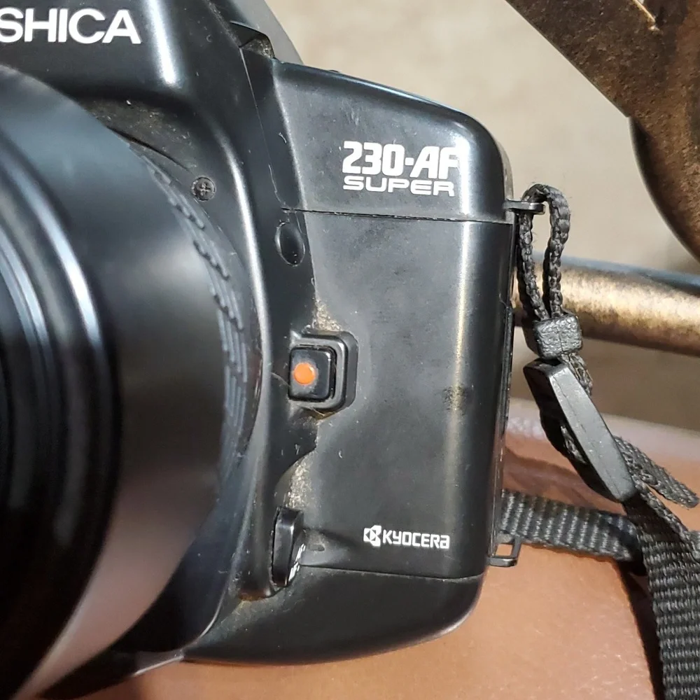 Yashica 230-AF 35mm Film Camera CS-240AF Flash Attachment Used Not Tested AS IS - Picture 4 of 7